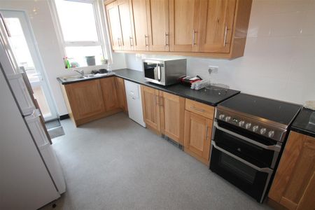BPC00535 **Bills Included** Double Room, Hanham Road, Kingswood, Bristol - Photo 5