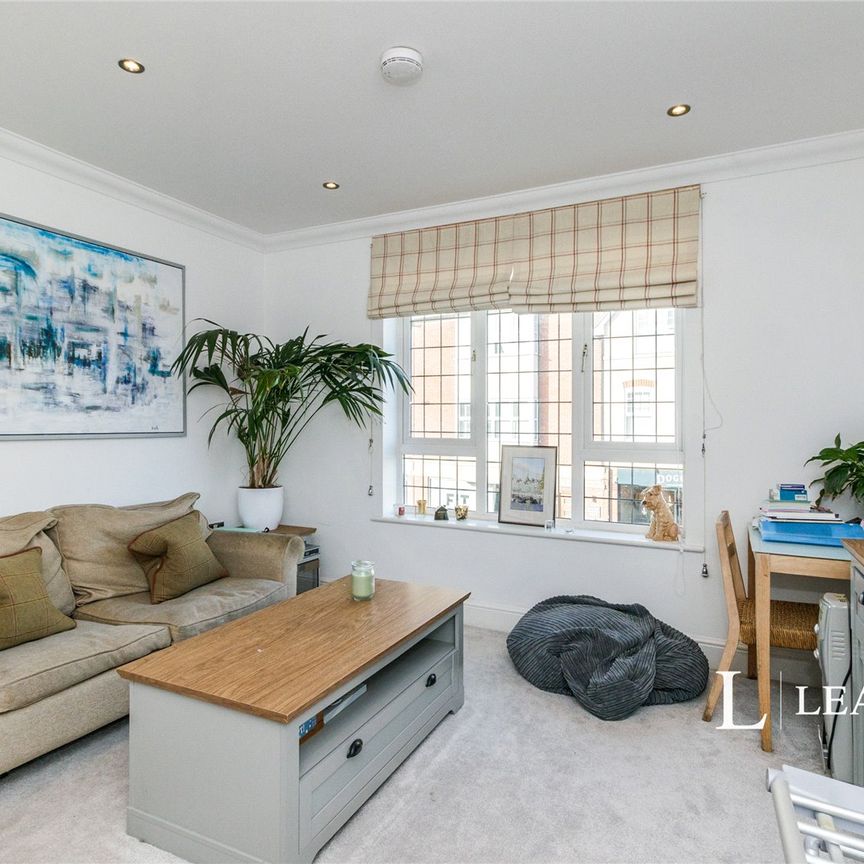 1 bedroom house to rent York Road, KT13 - Photo 1