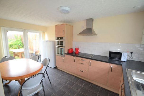 1 bedroom in a house share to rent - Photo 1