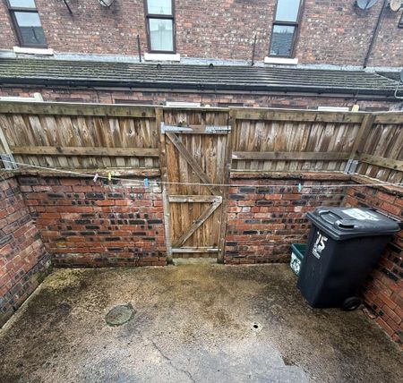 2 bedroom terraced house to rent - Photo 4