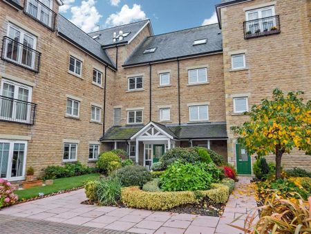 2 bedroom ground floor flat to rent - Photo 2