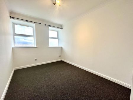 2 Bedroom Flat - Purpose Built To Let - Photo 3