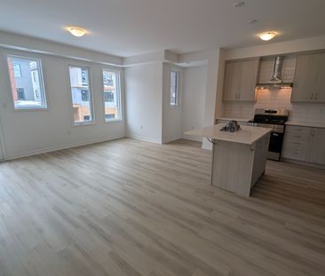 For Lease - 11 Pearen Lane, Barrie, Ontario - Photo 1