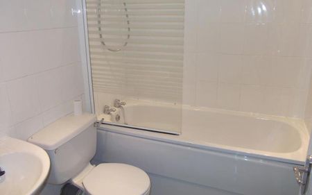 A spacious apartment in a unique historical building with an excellent central location near Cabot Circus. Call today for a viewing! - Photo 2