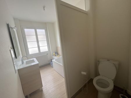 Location Appartement 3 pièces 66m² LE CREUSOT 71200 - Photo 3