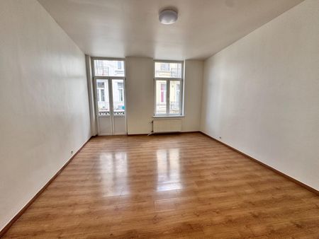 À LOUER – Studio lumineux au cœur de Bruxelles – 2e étage - Photo 2