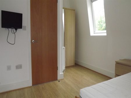 Room 2, 58 Brookhill Road, London - Photo 2