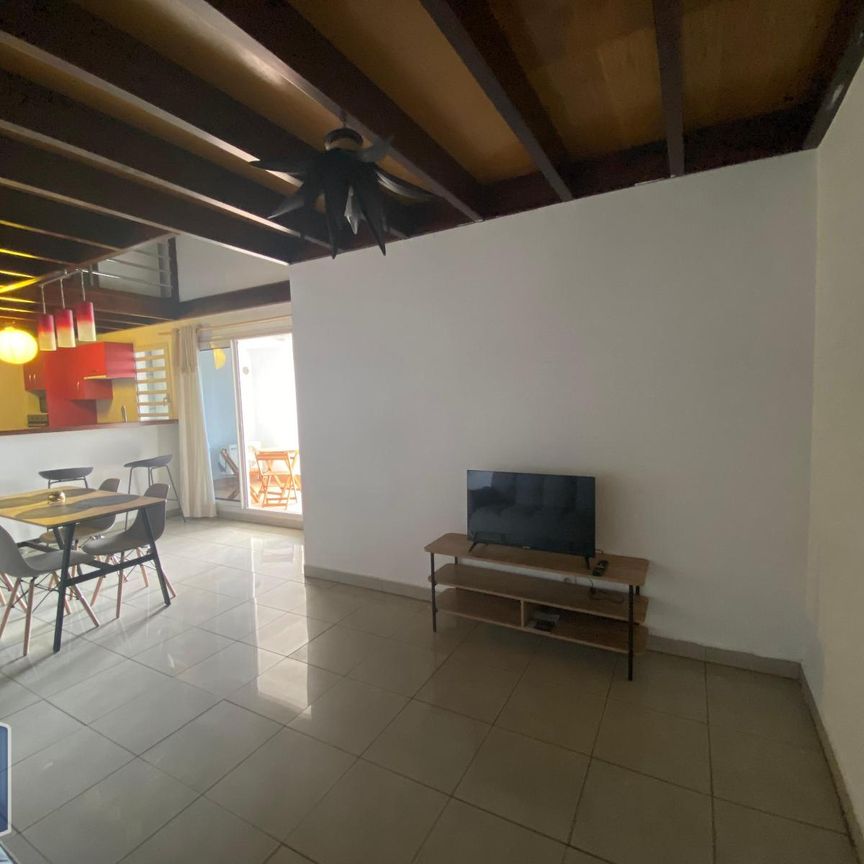 Location Appartement 3 pièces 67m² STE CLOTILDE 97490 - Photo 1