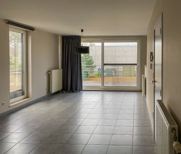 Gezellig appartement net buiten het centrum, terras en lift - Foto 1