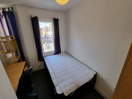 6 Bed Student Accommodation - Photo 3