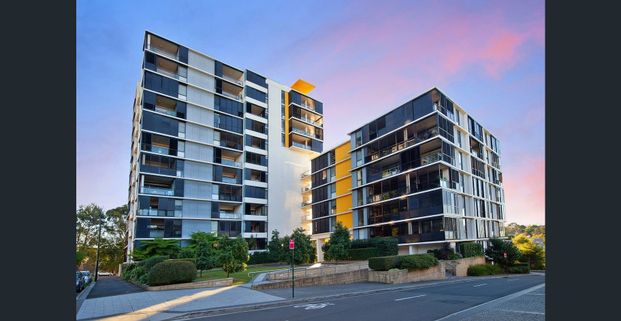 Stunning City Skyline Views - Photo 1