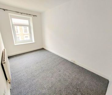 3 bedroom end of terrace house to rent - Photo 4