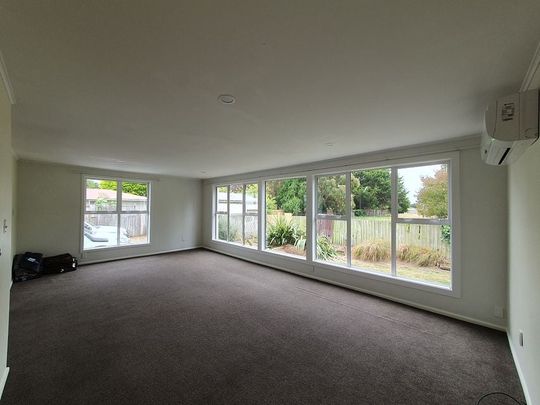 Renovated LARGE 7 Bedroom House - Photo 1