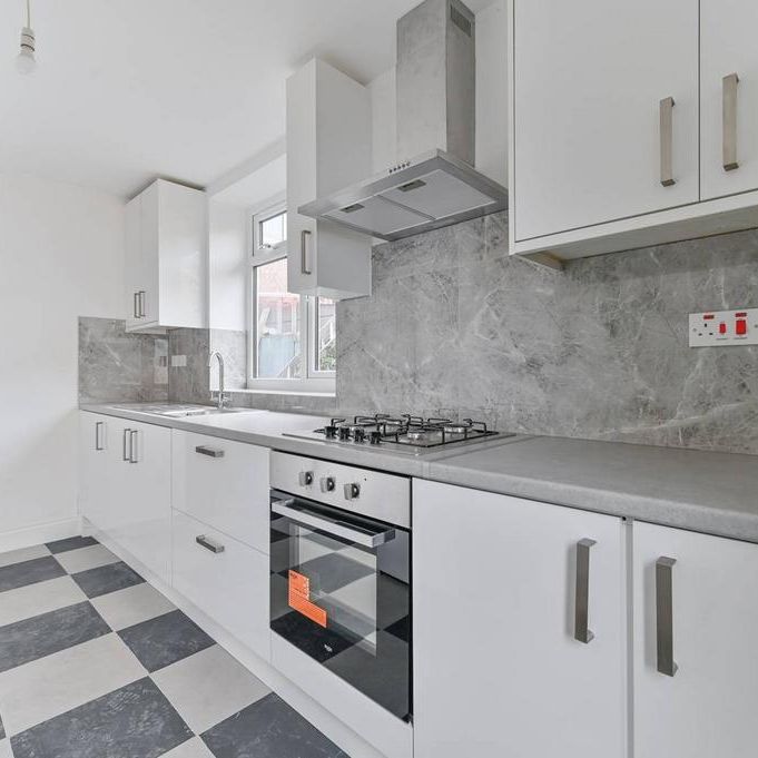 4 bedroom terraced house to rent - Photo 1