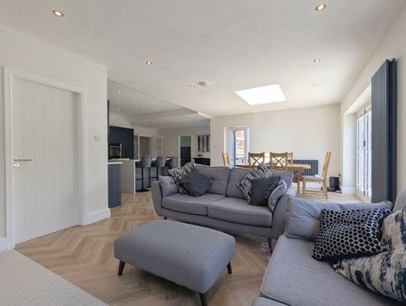 5 bedroom detached house to rent - Photo 4