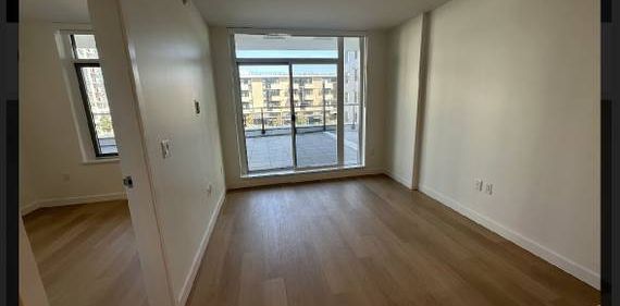 Brand new 1 bedroom at The Nest - huge patio - Photo 2