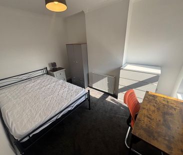 4 bedroom terraced house to rent - Photo 5