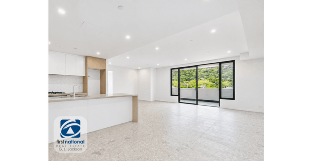 Executive Apartment in the Heart of Ettalong Beach - Photo 1
