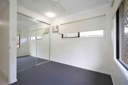 Fantastic Family Home - Fully Air Conditioned - 10kw Solar - Large Backyard - Photo 4