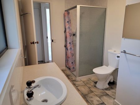 Lake Wendouree, 2BR, walk everywhere, light filled, cosy, 2 blocks from our beautiful Lake - Photo 4