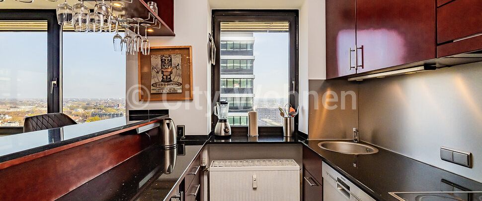 Möblierte 2-Zimmer Wohnung über den Dächern der Stadt im Mundsburg Tower in Hamburg-Barmek Süd - Photo 1