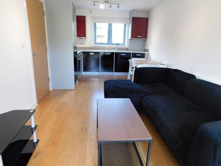 1 bedroom flat to rent - Photo 2