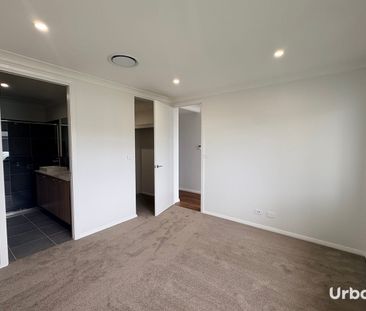 Brand New Three Bedroom Unit in Lochinvar - Photo 2