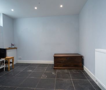 Orange Row - Photo 3