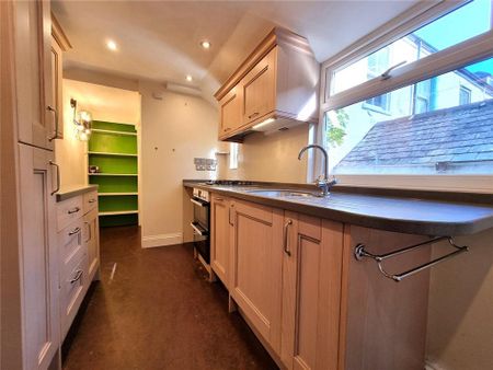 3 bedroom terraced house to rent - Photo 3