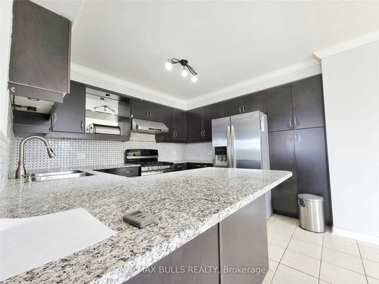 Condo Townhouse For Lease | E8124902 - Photo 1