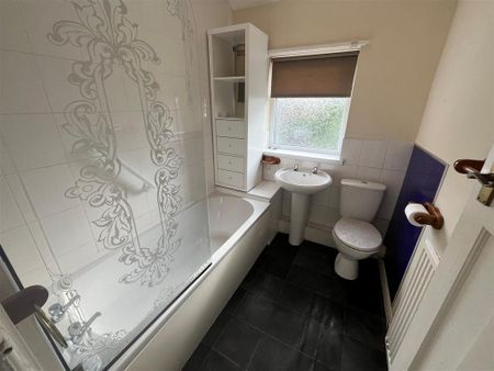 2 bedroom semi-detached house to rent - Photo 5