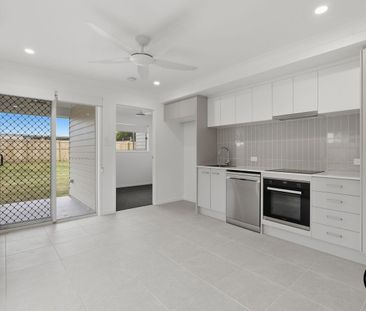 🌊 Live the Beachmere Dream 🌊 - Photo 5