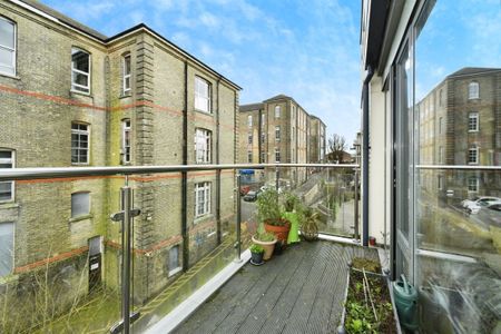 Pankhurst Avenue - Photo 4