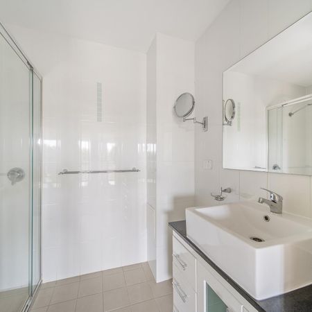 Greenway with park views - Photo 5