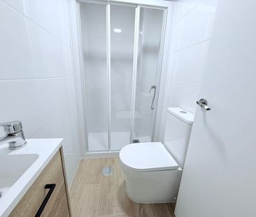 Calle del Puerto del Bruch, Madrid, Community of Madrid 28031 - Photo 4