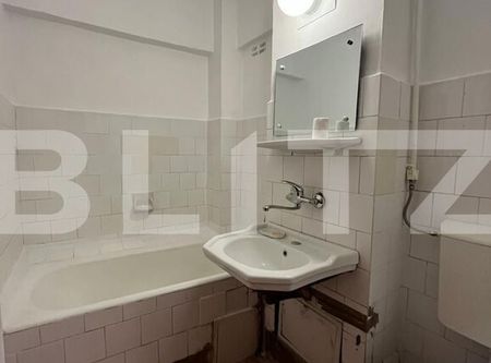 Garsonieră cu balcon, suprafață de 31 mp, în zona centrală - Fotografie 5