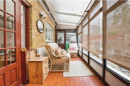 3 Bed Terraced House, Meggeson Avenue, SO18 - Photo 2