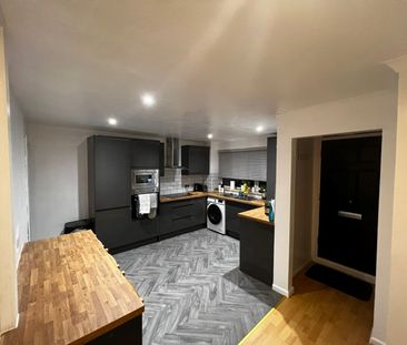 Room in a Shared Flat, Hanford Close, SW18 - Photo 6