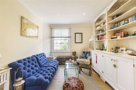 A beautifully presented two double bedroom flat on Battersea High Street, only a few minutes from open spaces of Battersea Park and Battersea Square. - Photo 3