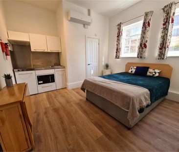 Flat 1, 26 Newmarket Road, Cambridge - Photo 1