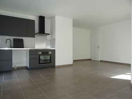 Location Appartement 3 Pièces 68 m² - Photo 4