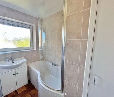 3 bedroom flat to rent - Photo 3