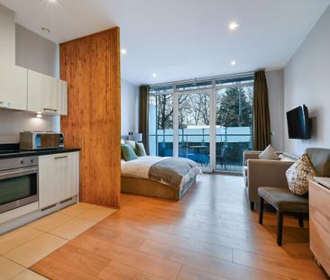 A studio apartment to let in Oswald Building, Chelsea Bridge Wharf,... - Photo 5