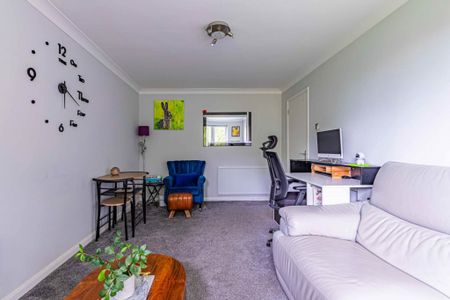 1 bed Flat for rent - Photo 2