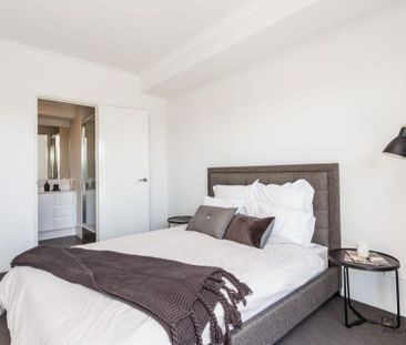 Modern & Spacious Apartment in a Prime Location - Photo 1