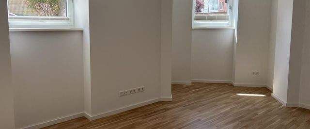 Liebevoll und modern sanierte Wohnung im Erstbezug! Erker, Fußbodenheizung, Parkett! - Photo 1