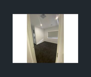 Luxurious Family Living in Wollert - Photo 5