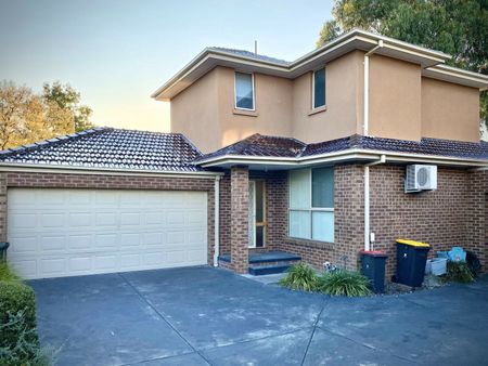 Comfort, Convenience & Lifestyle in the Heart of Glen Waverley with Garden Maintenance Included - Photo 4