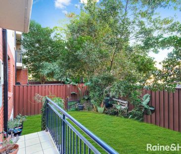First Floor Two Bedroom Unit With Courtyard - Photo 5