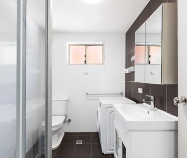 Modern 2-Bedroom Apartment in a Prime Narwee Location! - Photo 4